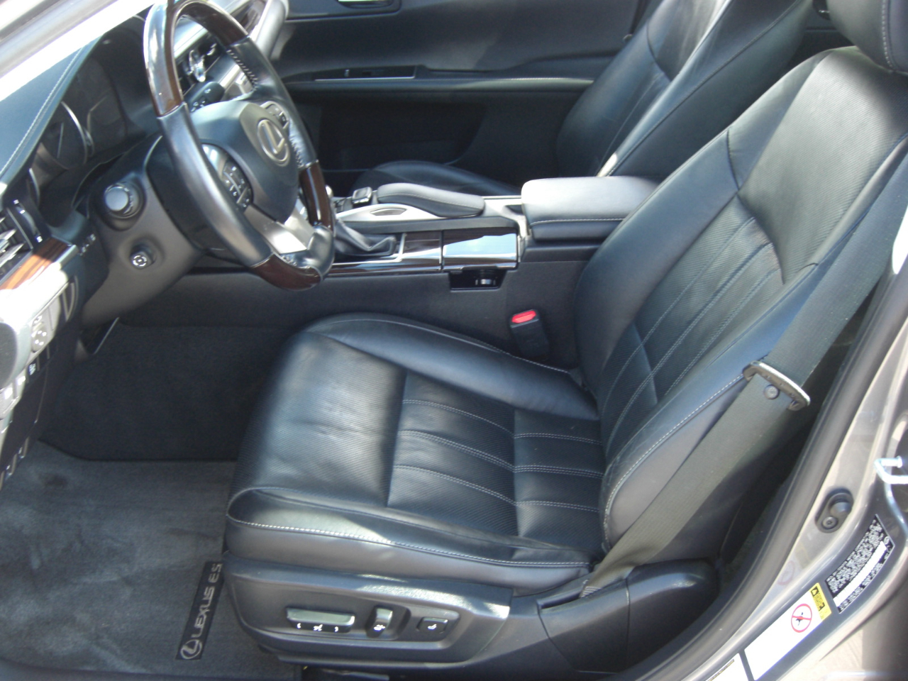 Lexus ES 300h 4dr Sdn Hybrid 2016