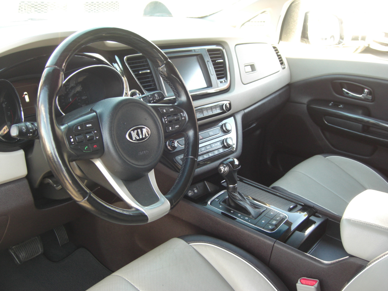 Kia Sedona 4dr Wgn SX-L 2016