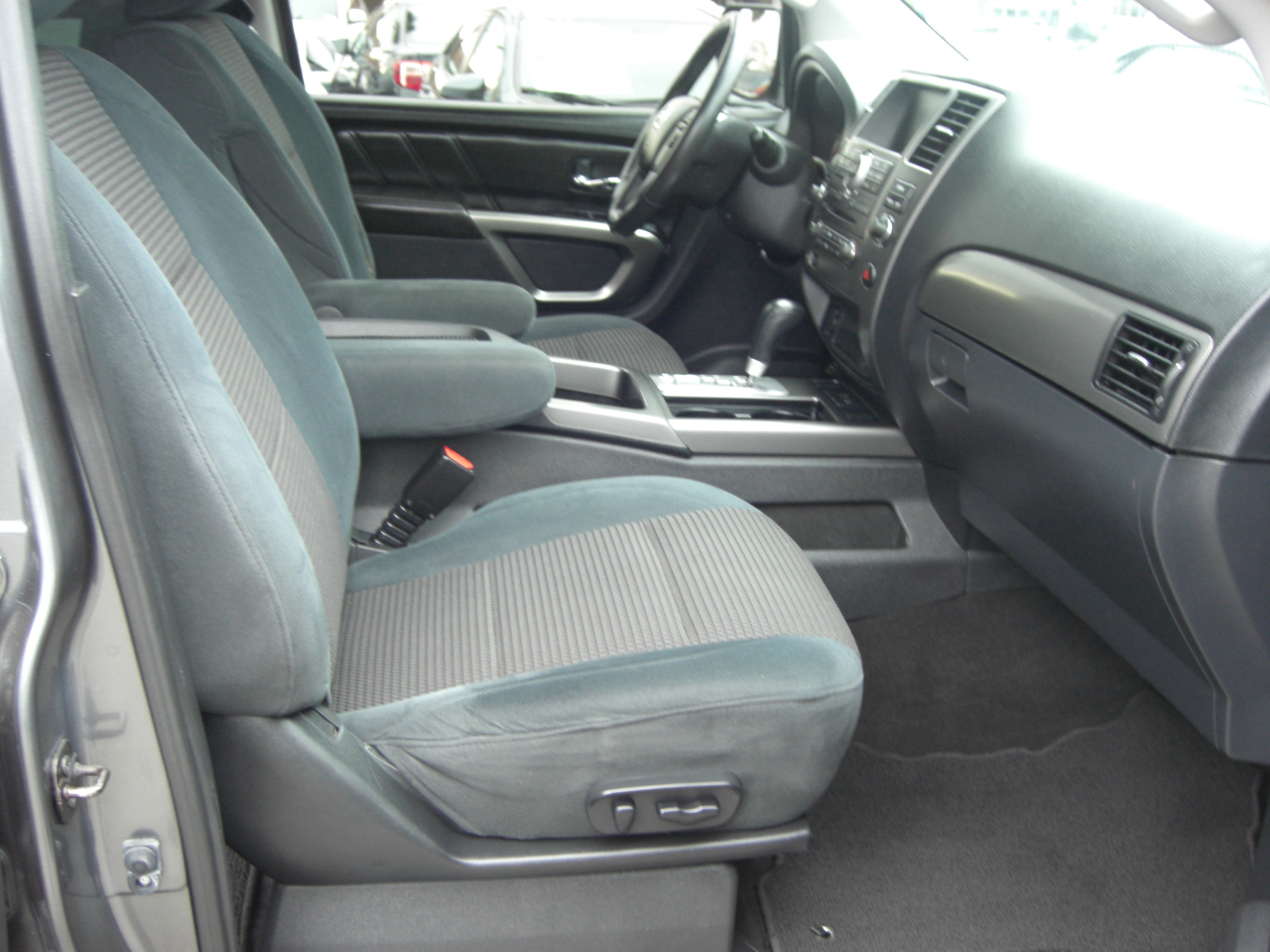 Nissan Armada 4WD 4dr SV 2015