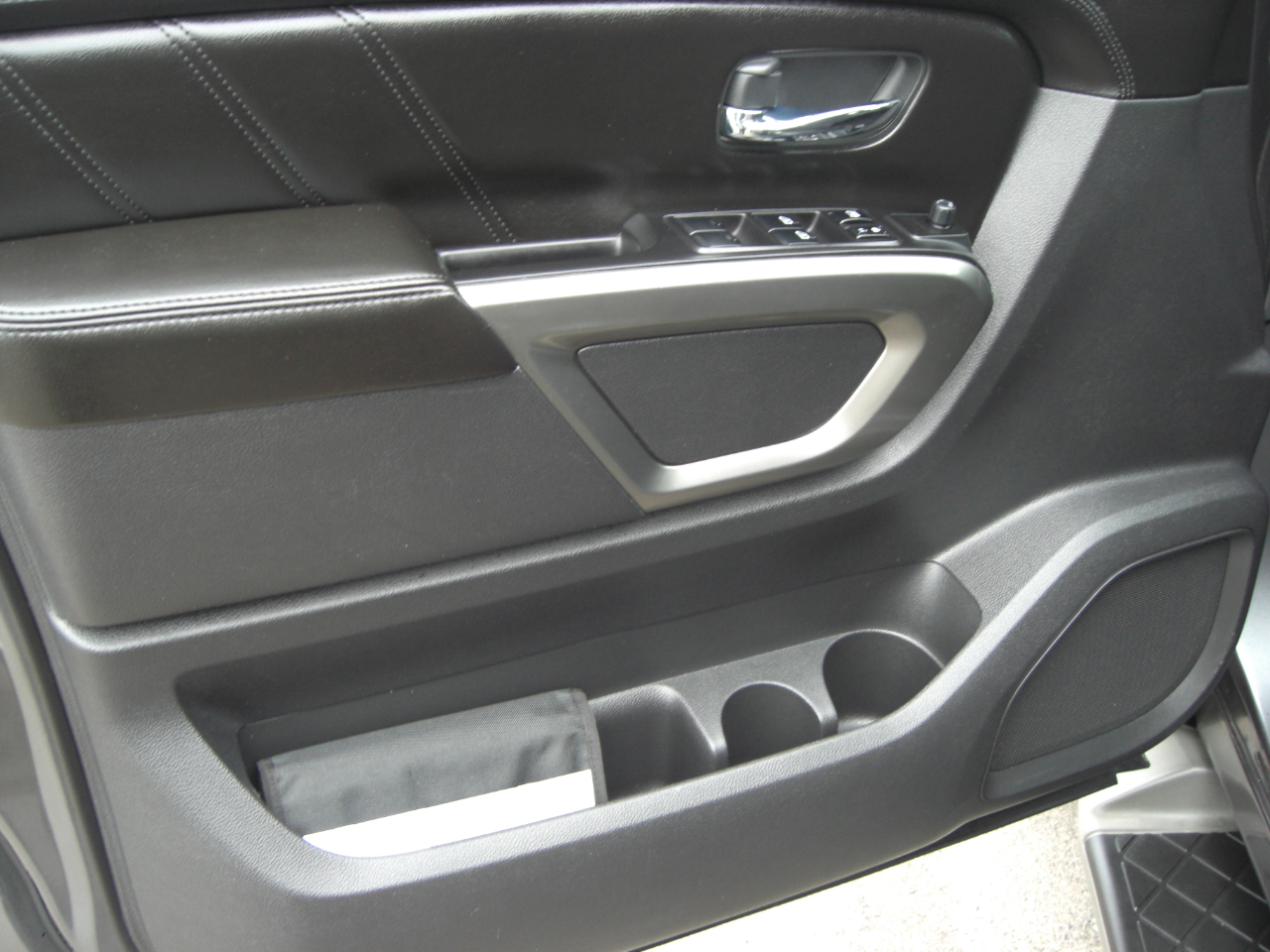 Nissan Armada 4WD 4dr SV 2015