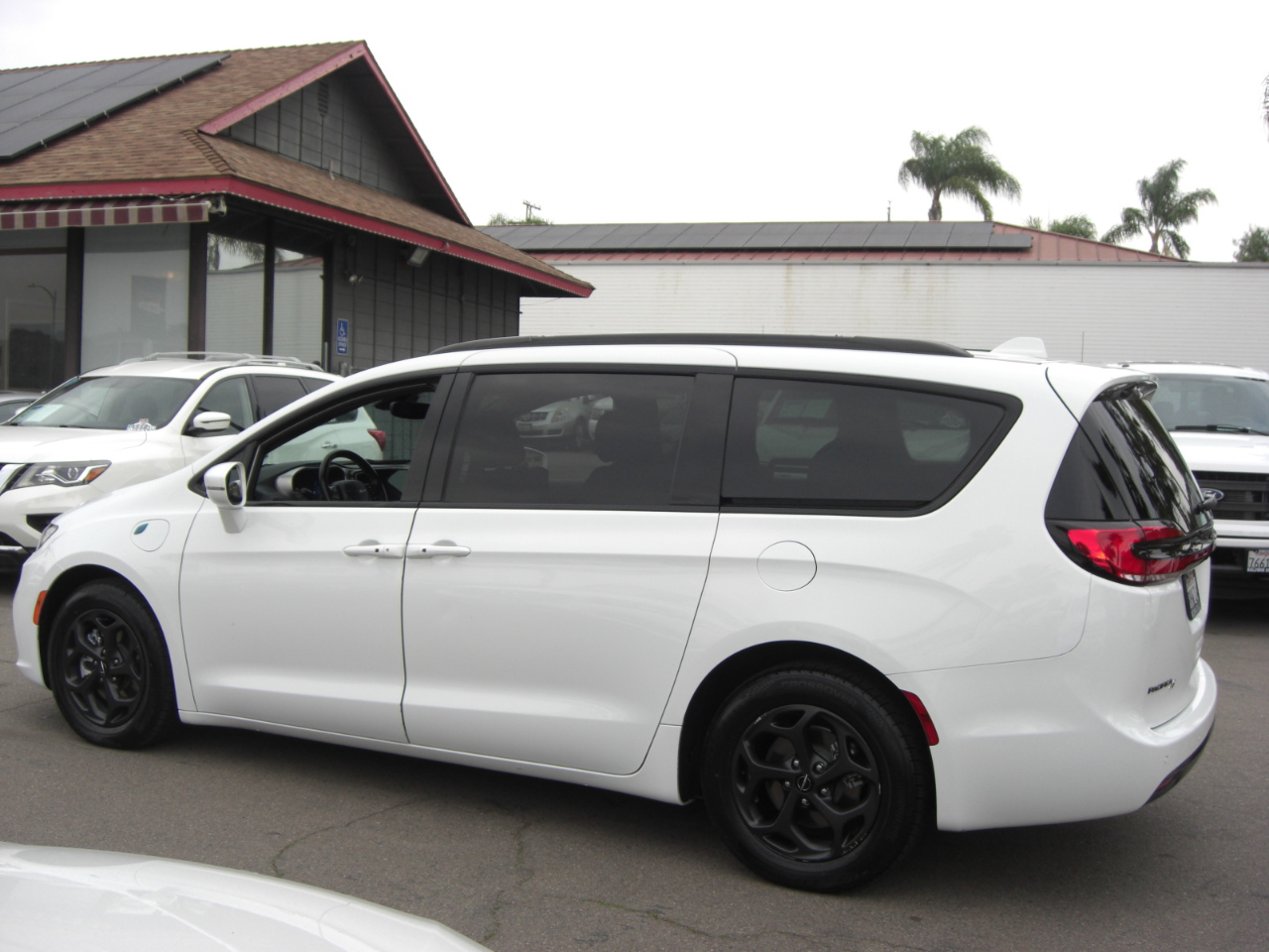 Chrysler Pacifica Hybrid Touring FWD 2021