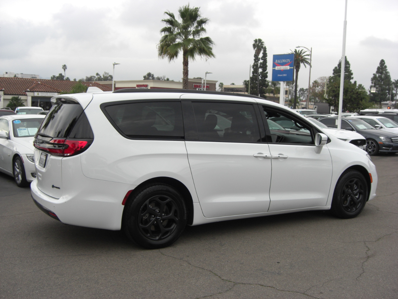 Chrysler Pacifica Hybrid Touring FWD 2021