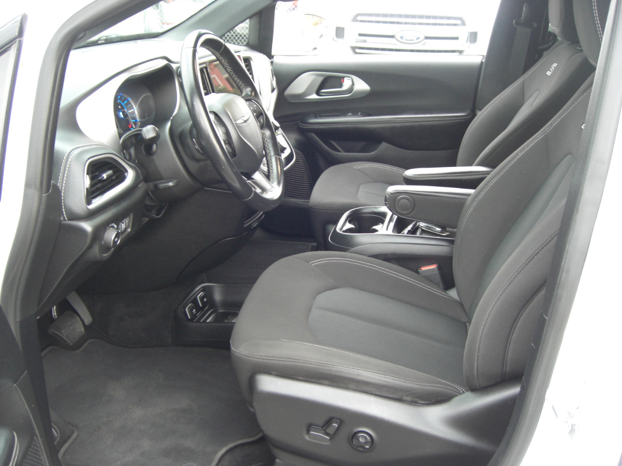 Chrysler Pacifica Hybrid Touring FWD 2021