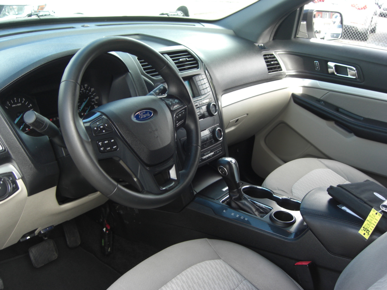 Ford Explorer Base FWD 2018