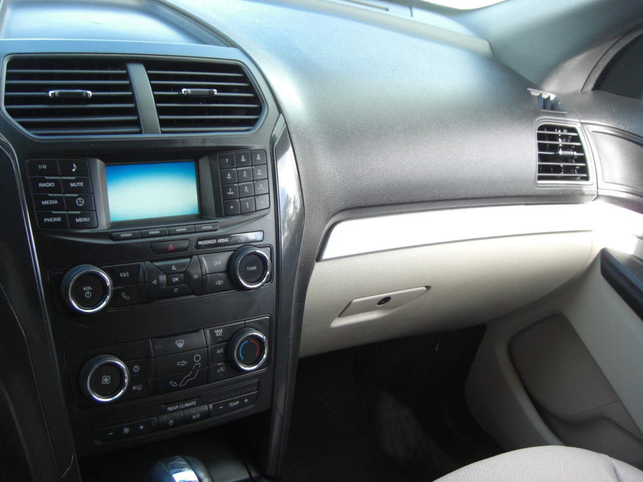 Ford Explorer Base FWD 2018