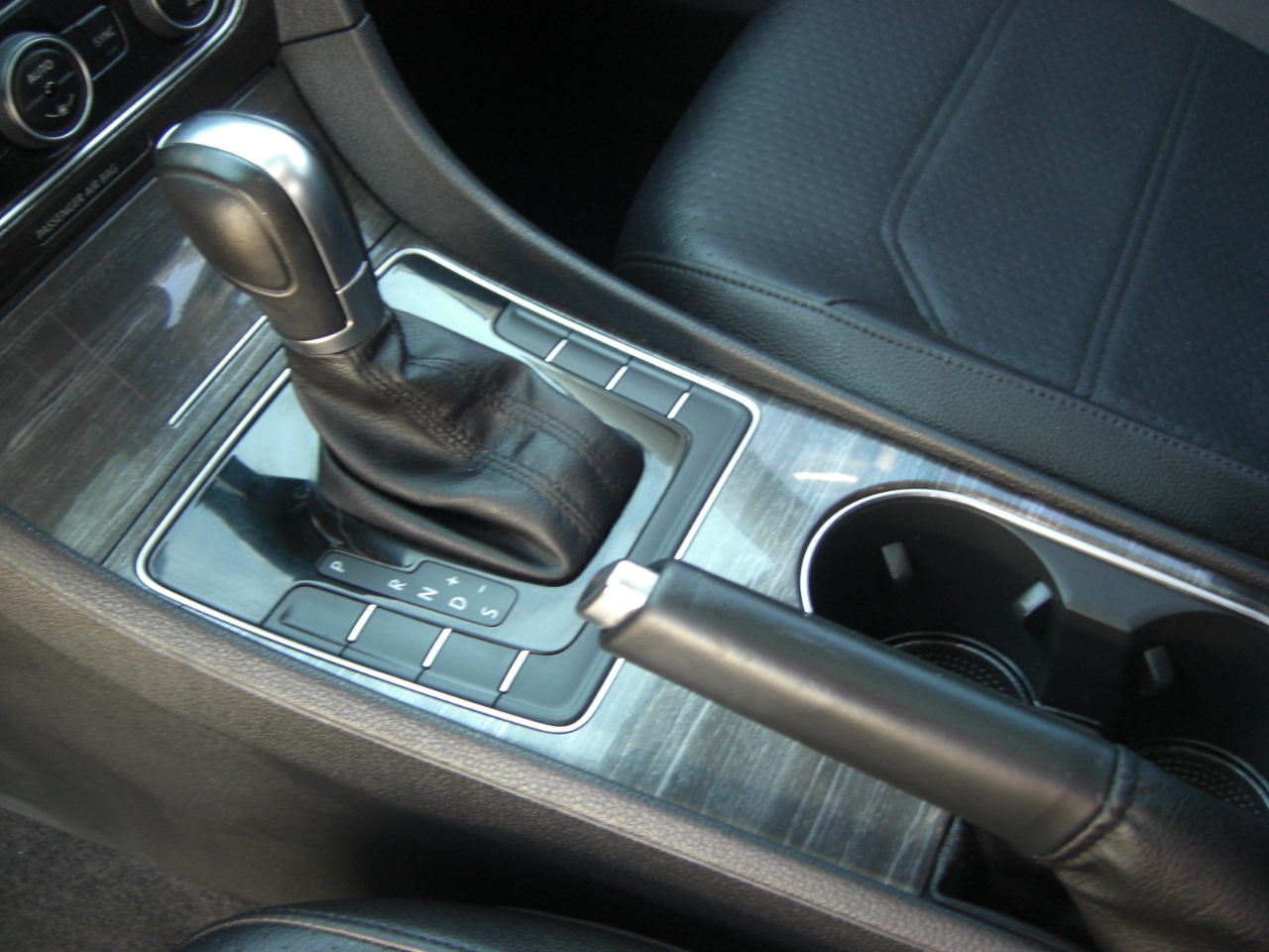 Volkswagen Passat 4dr Sdn 1.8T Auto SE PZEV 2016