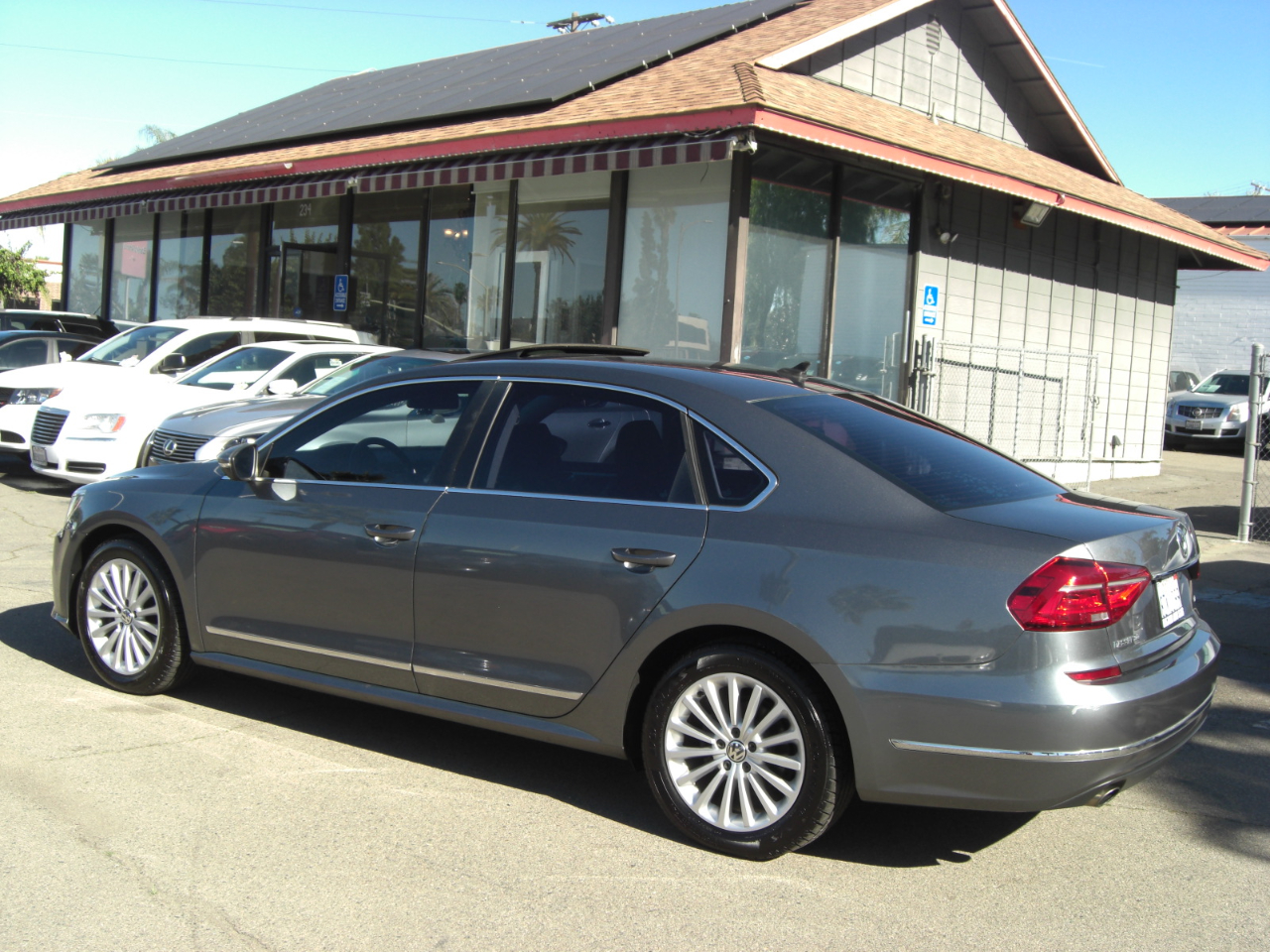 Volkswagen Passat 4dr Sdn 1.8T Auto SE PZEV 2016