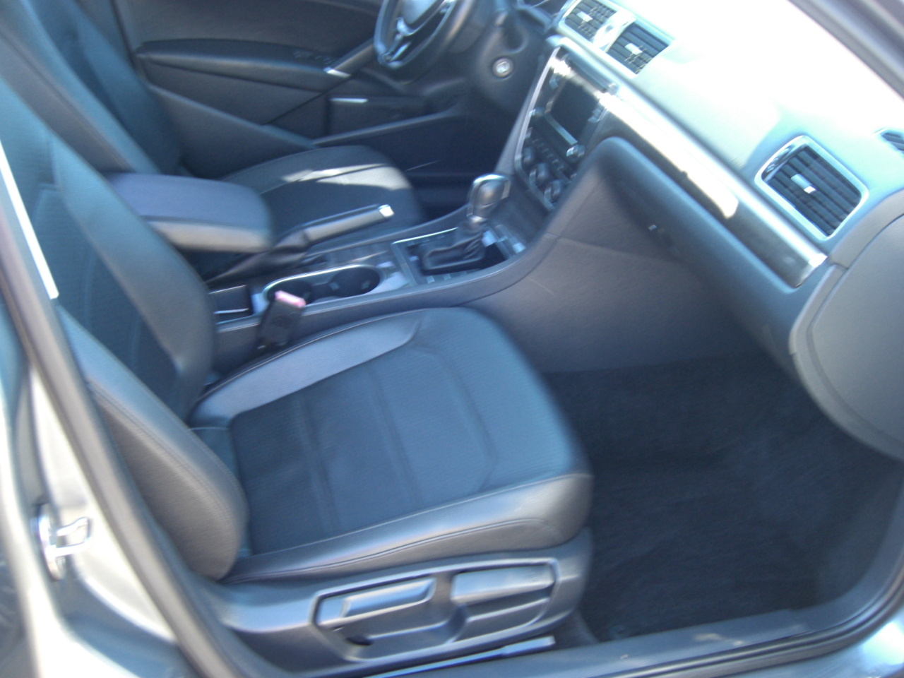 Volkswagen Passat 4dr Sdn 1.8T Auto SE PZEV 2016