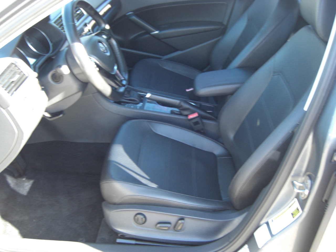 Volkswagen Passat 4dr Sdn 1.8T Auto SE PZEV 2016