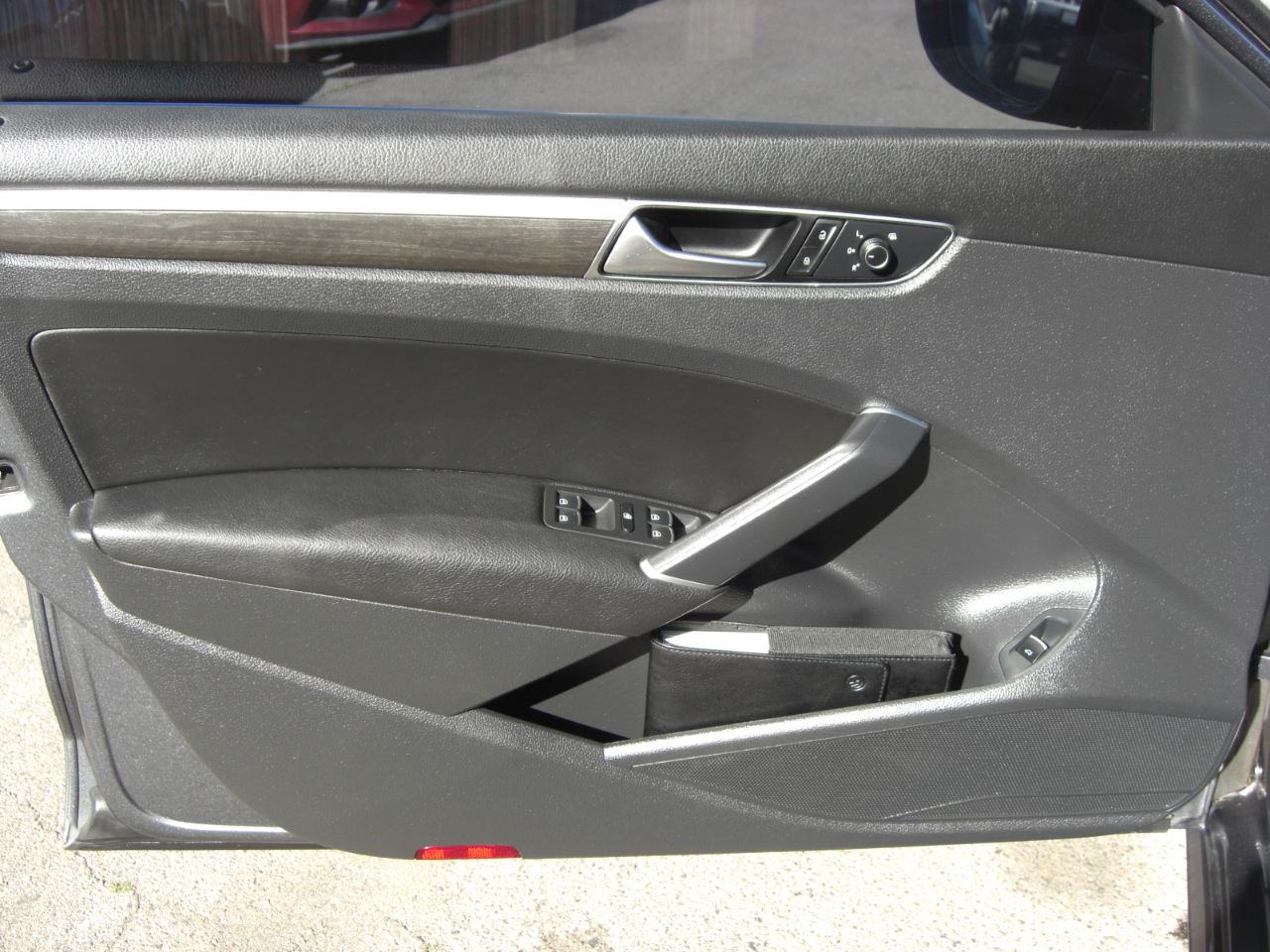 Volkswagen Passat 4dr Sdn 1.8T Auto SE PZEV 2016