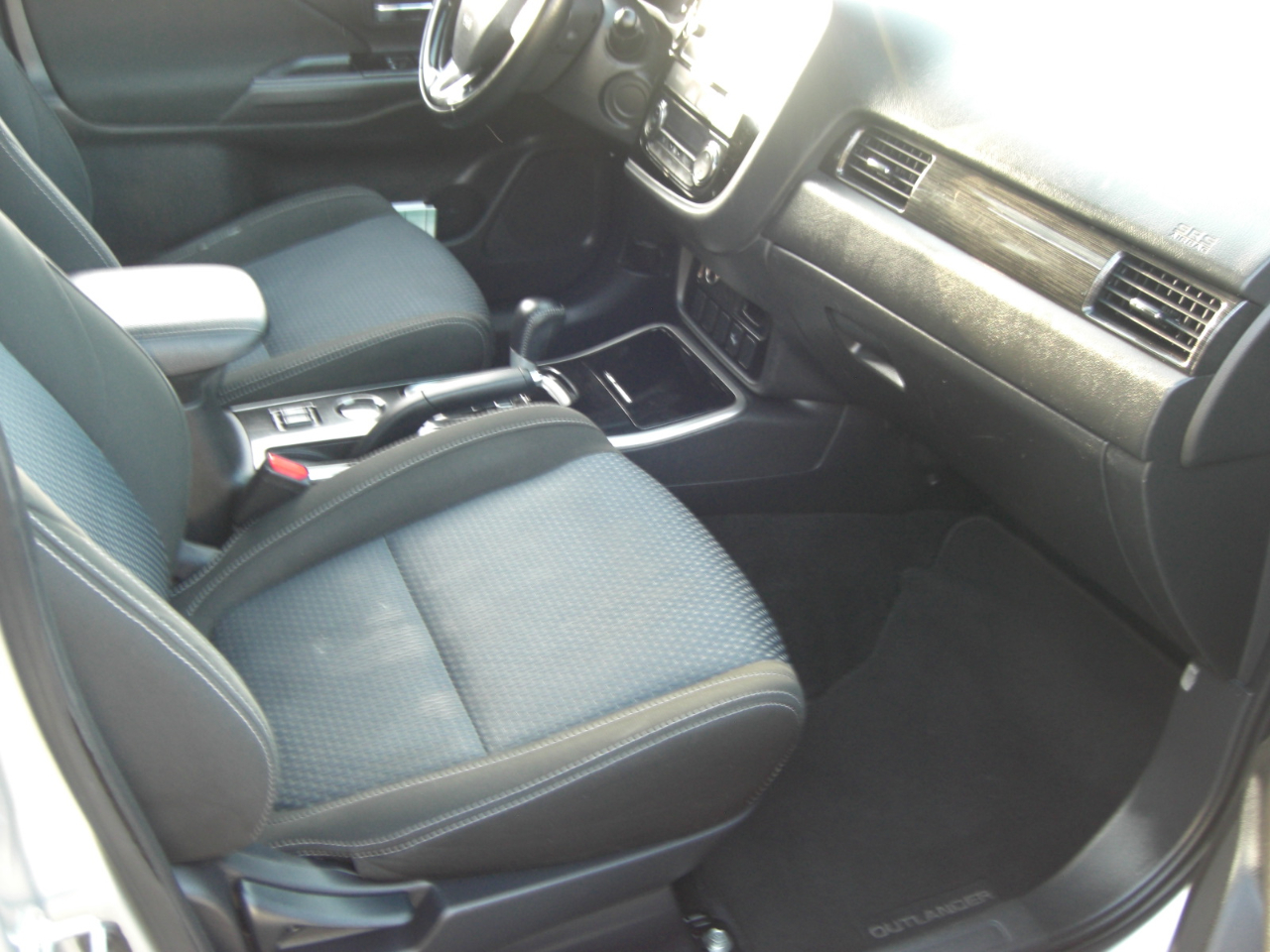 Mitsubishi Outlander LE FWD 2018