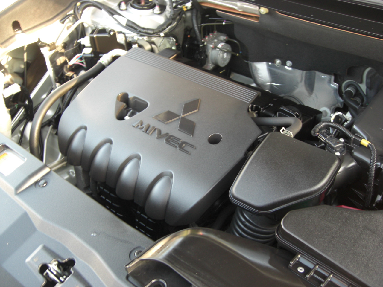 Mitsubishi Outlander LE FWD 2018