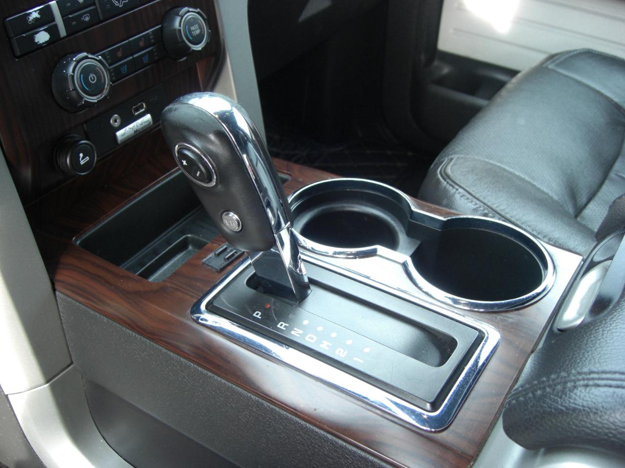 Ford F-150 2WD SuperCrew 145" Lariat 2012