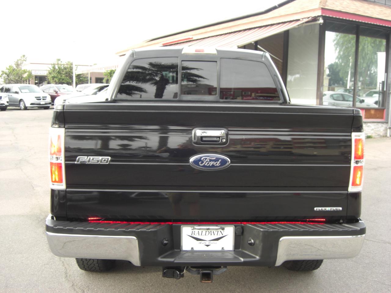 Ford F-150 2WD SuperCrew 145" Lariat 2012