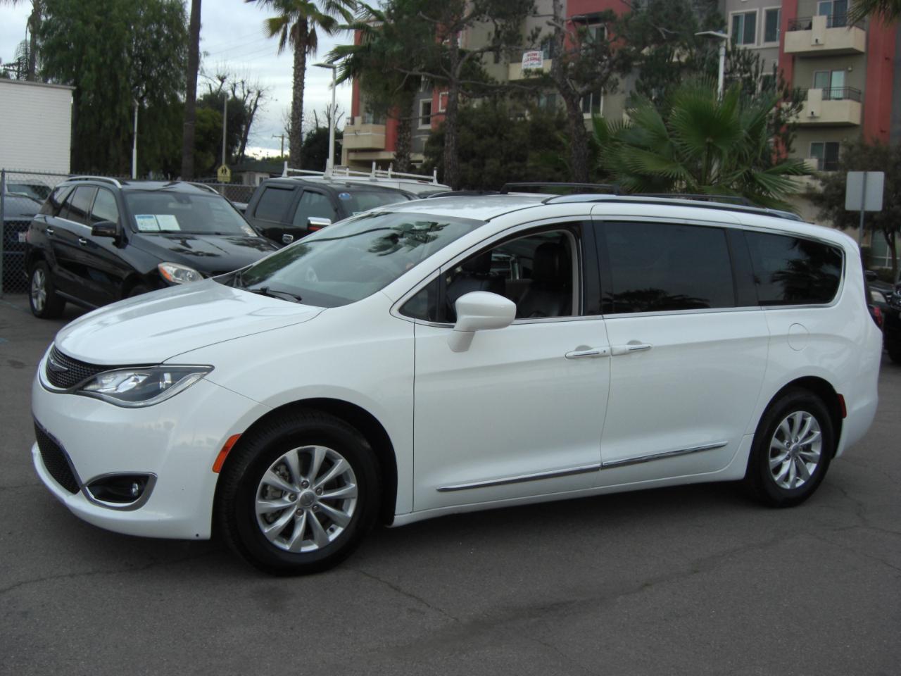 Chrysler Pacifica Touring L FWD 2019