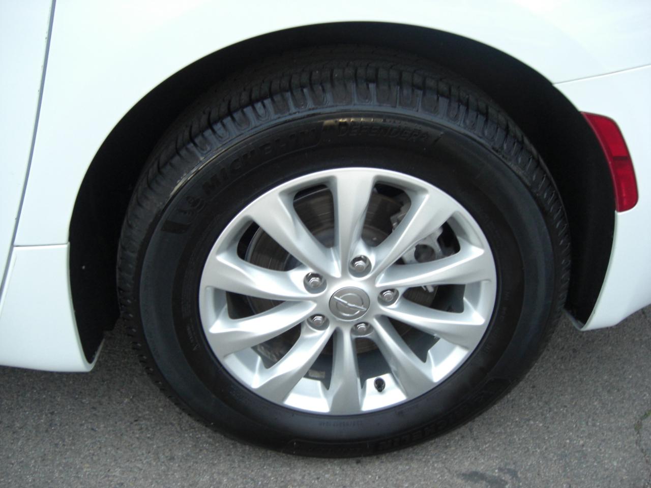 Chrysler Pacifica Touring L FWD 2019