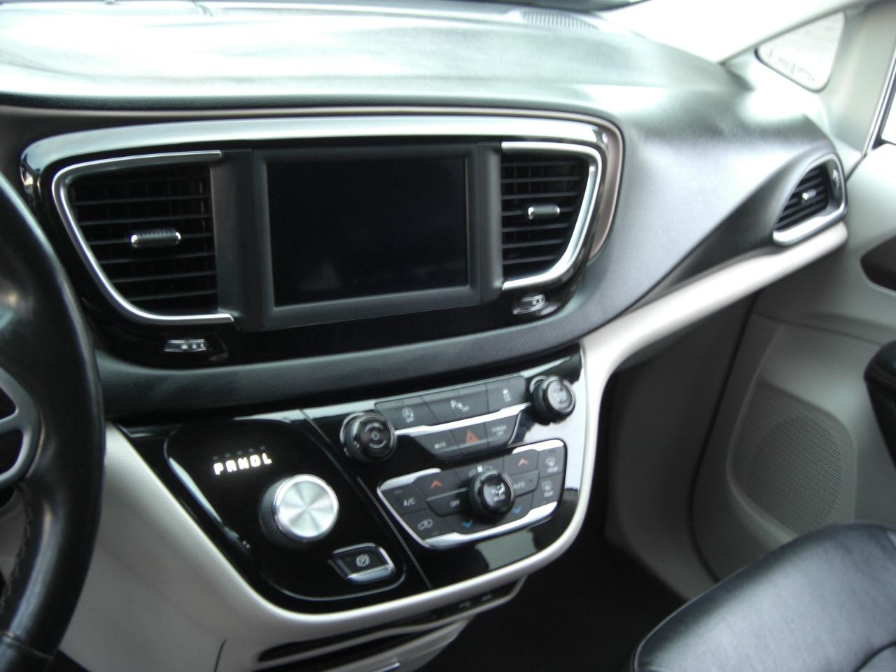 Chrysler Pacifica Touring L FWD 2019