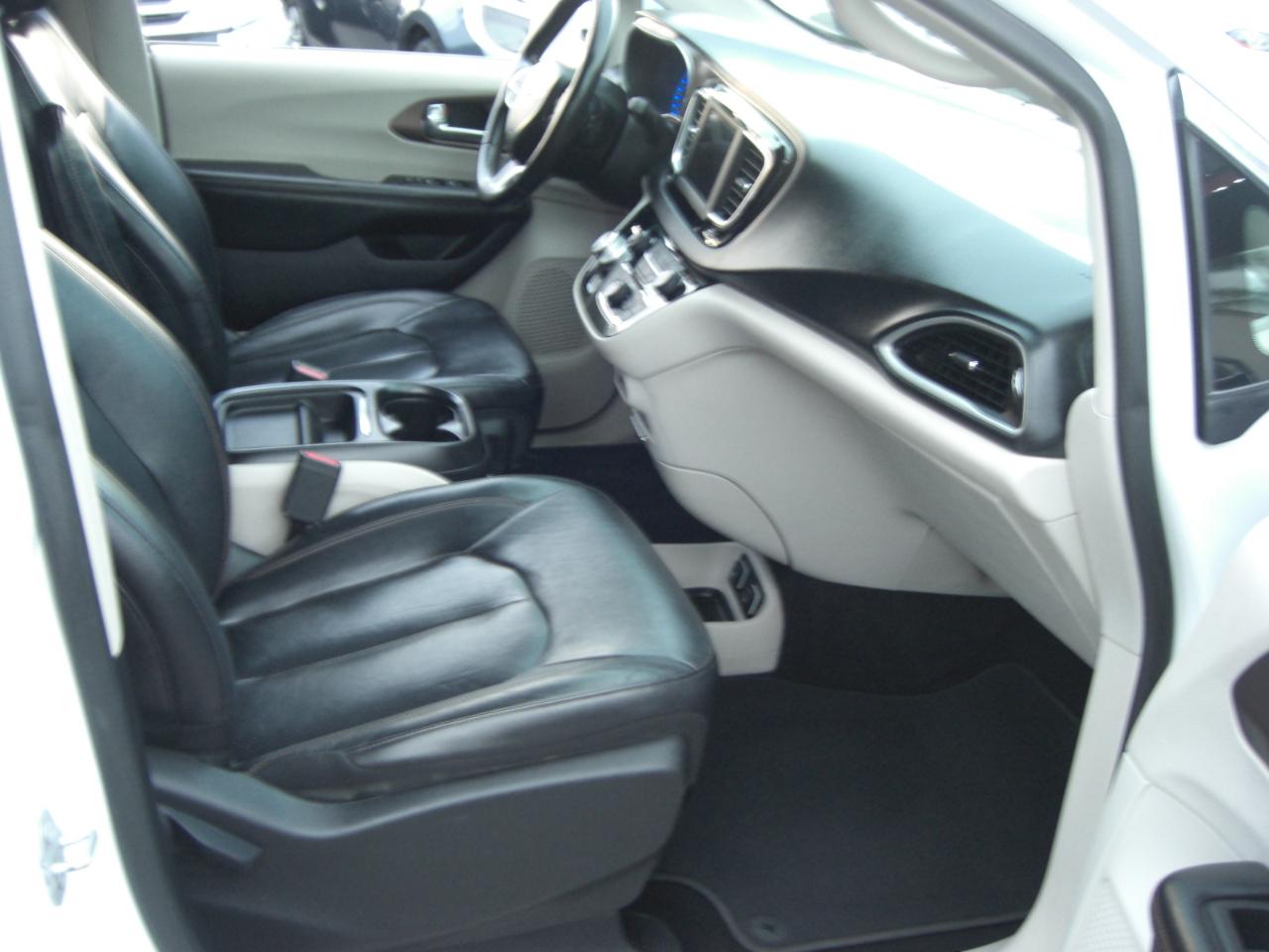 Chrysler Pacifica Touring L FWD 2019