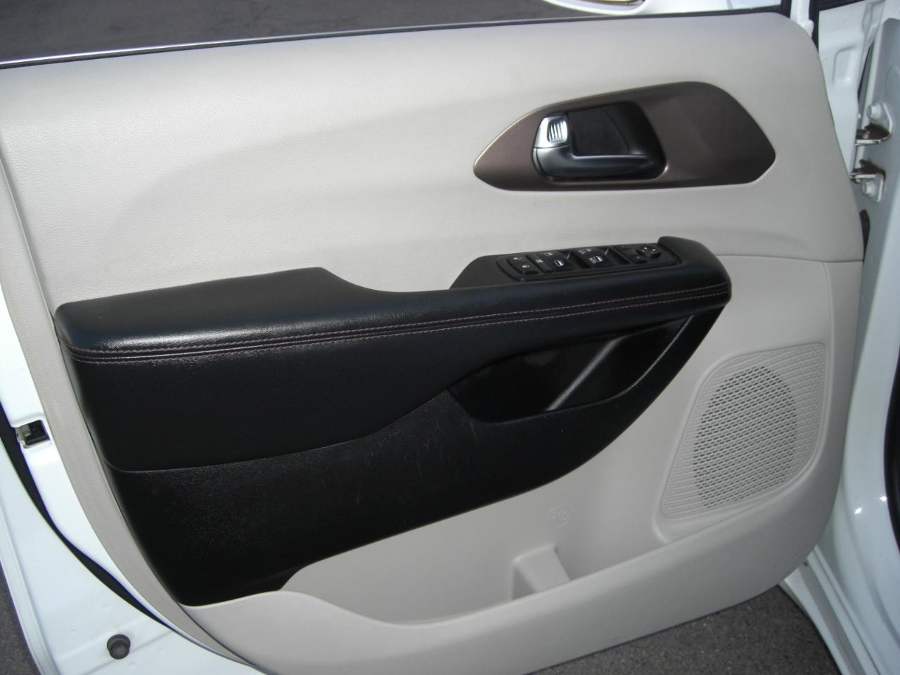 Chrysler Pacifica Touring L FWD 2019