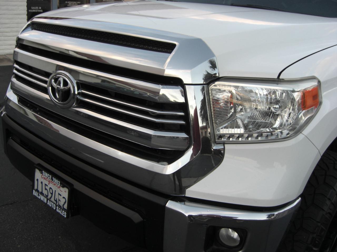 Toyota Tundra 4WD SR5 CrewMax 5.5' Bed 4.6L (Natl) 2017