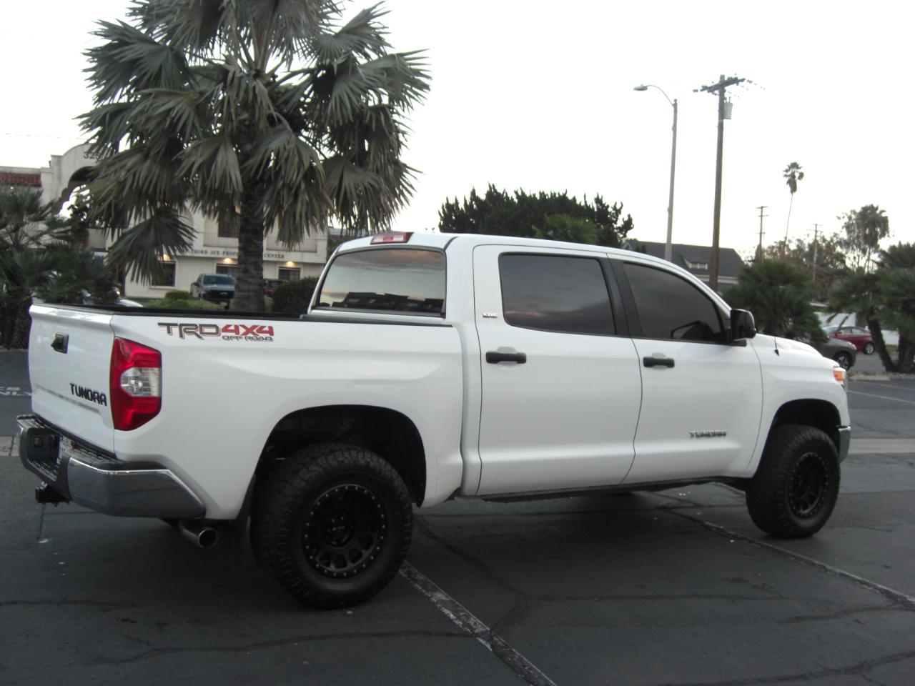 Toyota Tundra 4WD SR5 CrewMax 5.5' Bed 4.6L (Natl) 2017