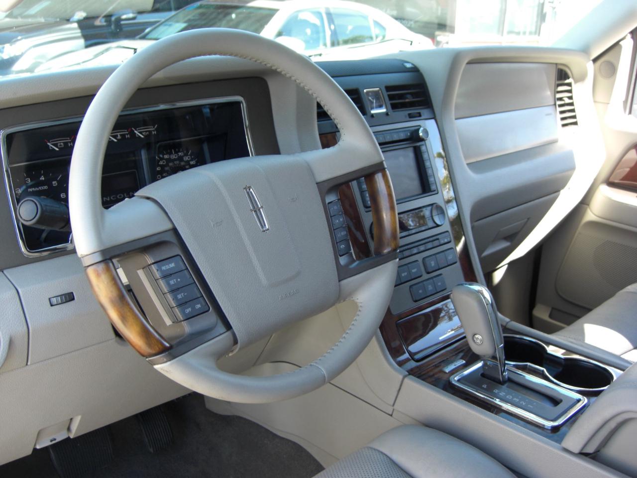 Lincoln Navigator L 4WD 4dr 2012