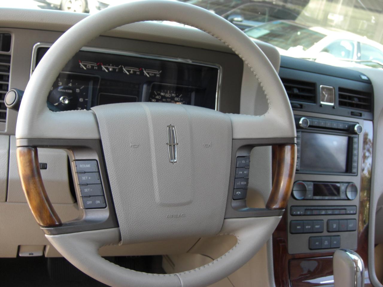 Lincoln Navigator L 4WD 4dr 2012