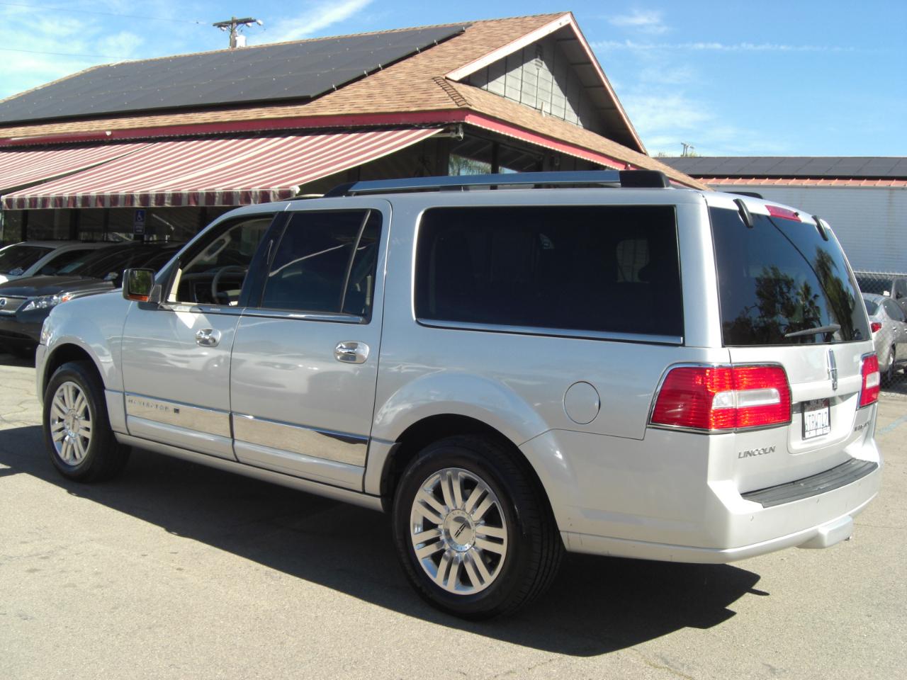 Lincoln Navigator L 4WD 4dr 2012
