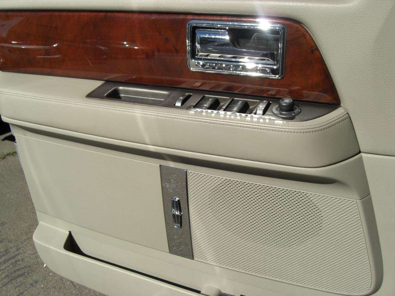 Lincoln Navigator L 4WD 4dr 2012