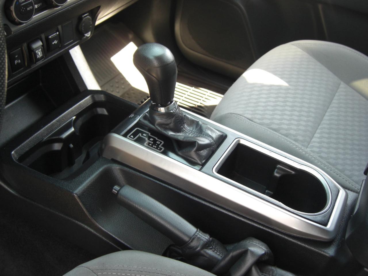 Toyota Tacoma 2WD SR5 Double Cab 5' Bed V6 AT (Natl) 2022