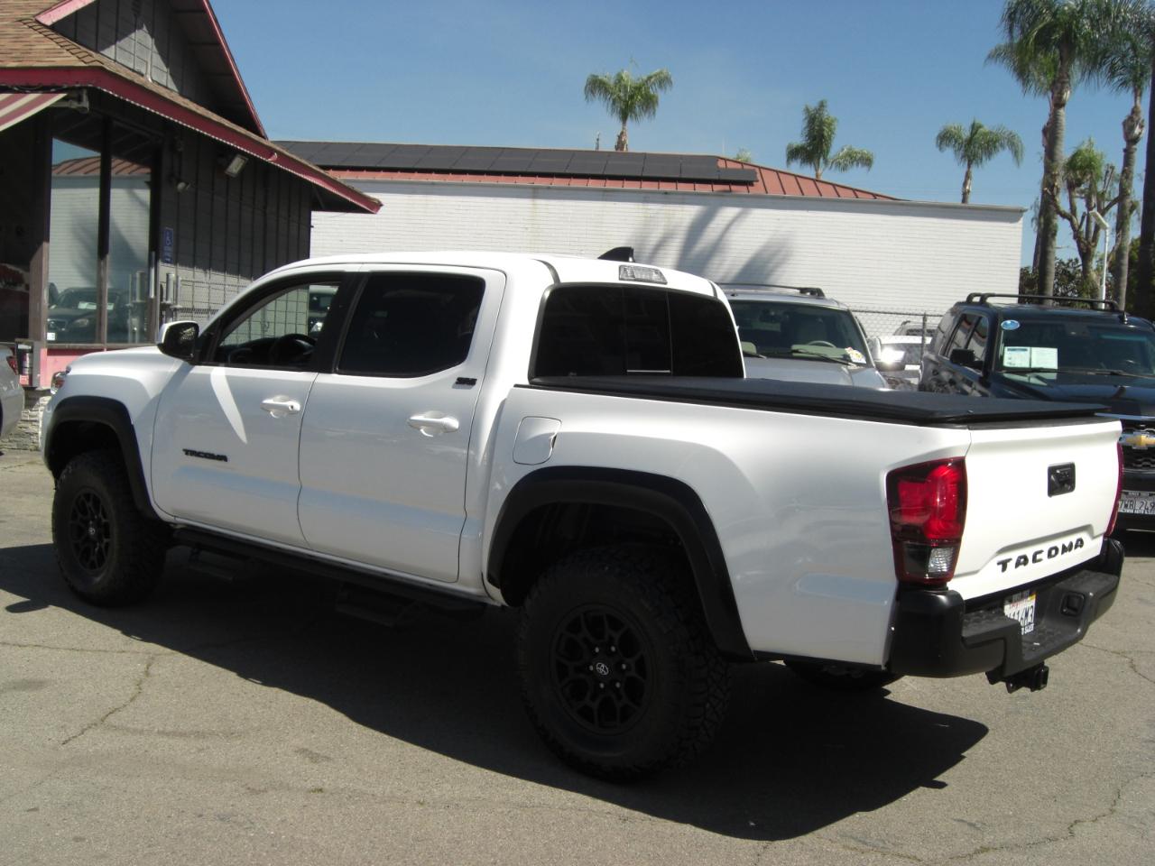 Toyota Tacoma 2WD SR5 Double Cab 5' Bed V6 AT (Natl) 2022