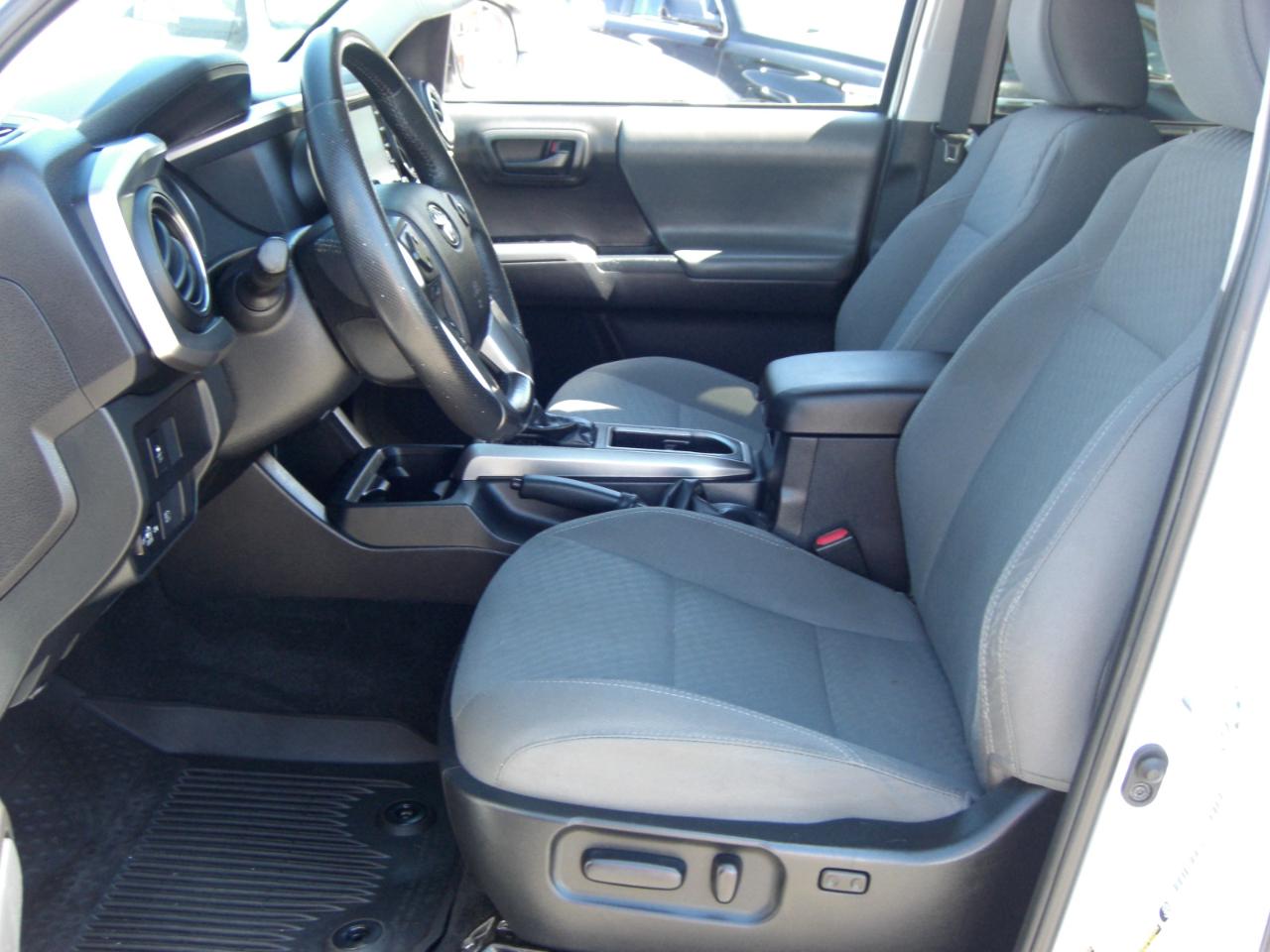 Toyota Tacoma 2WD SR5 Double Cab 5' Bed V6 AT (Natl) 2022