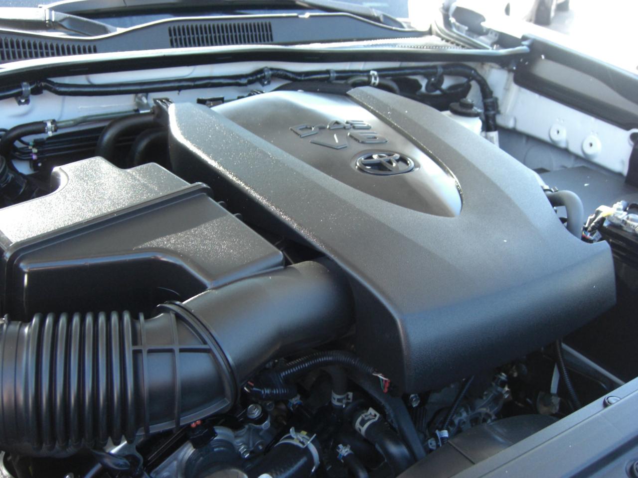 Toyota Tacoma 2WD SR5 Double Cab 5' Bed V6 AT (Natl) 2022