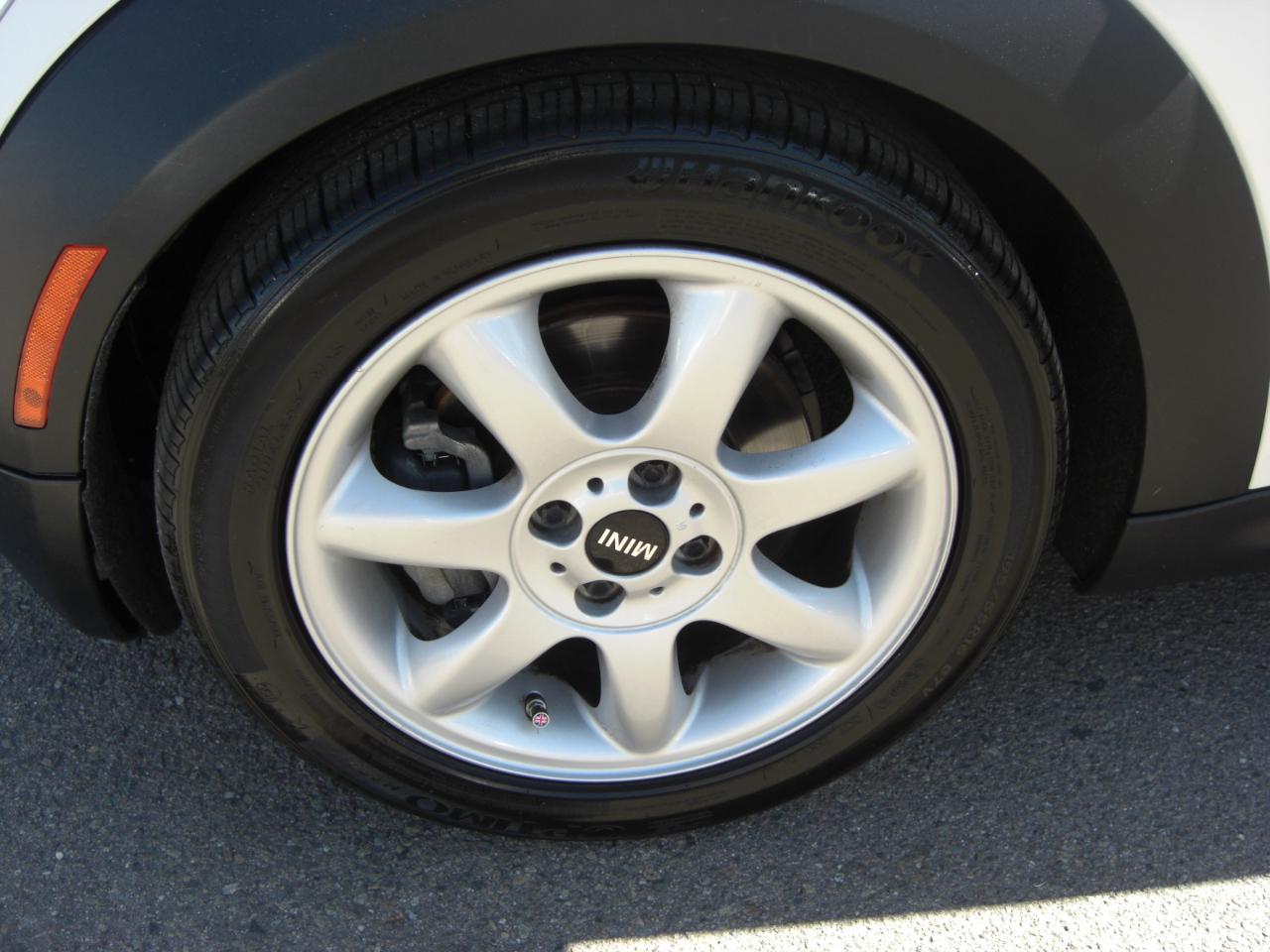 MINI Cooper Convertible 2dr 2010