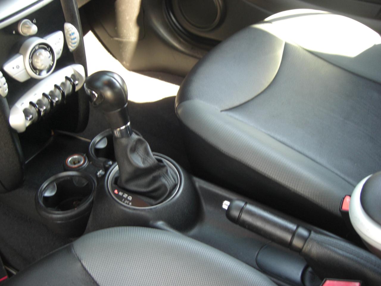 MINI Cooper Convertible 2dr 2010