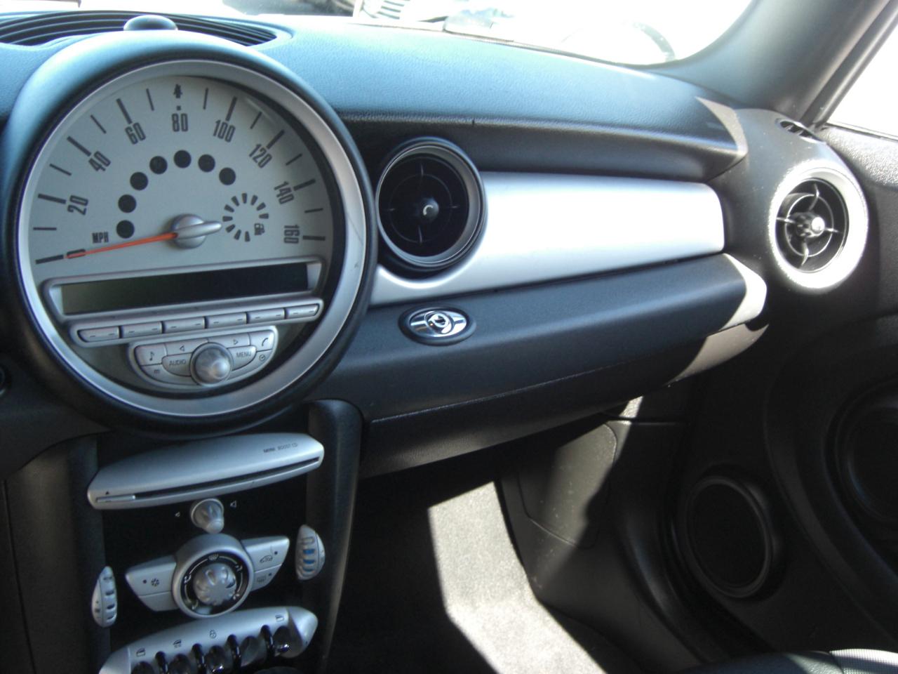 MINI Cooper Convertible 2dr 2010