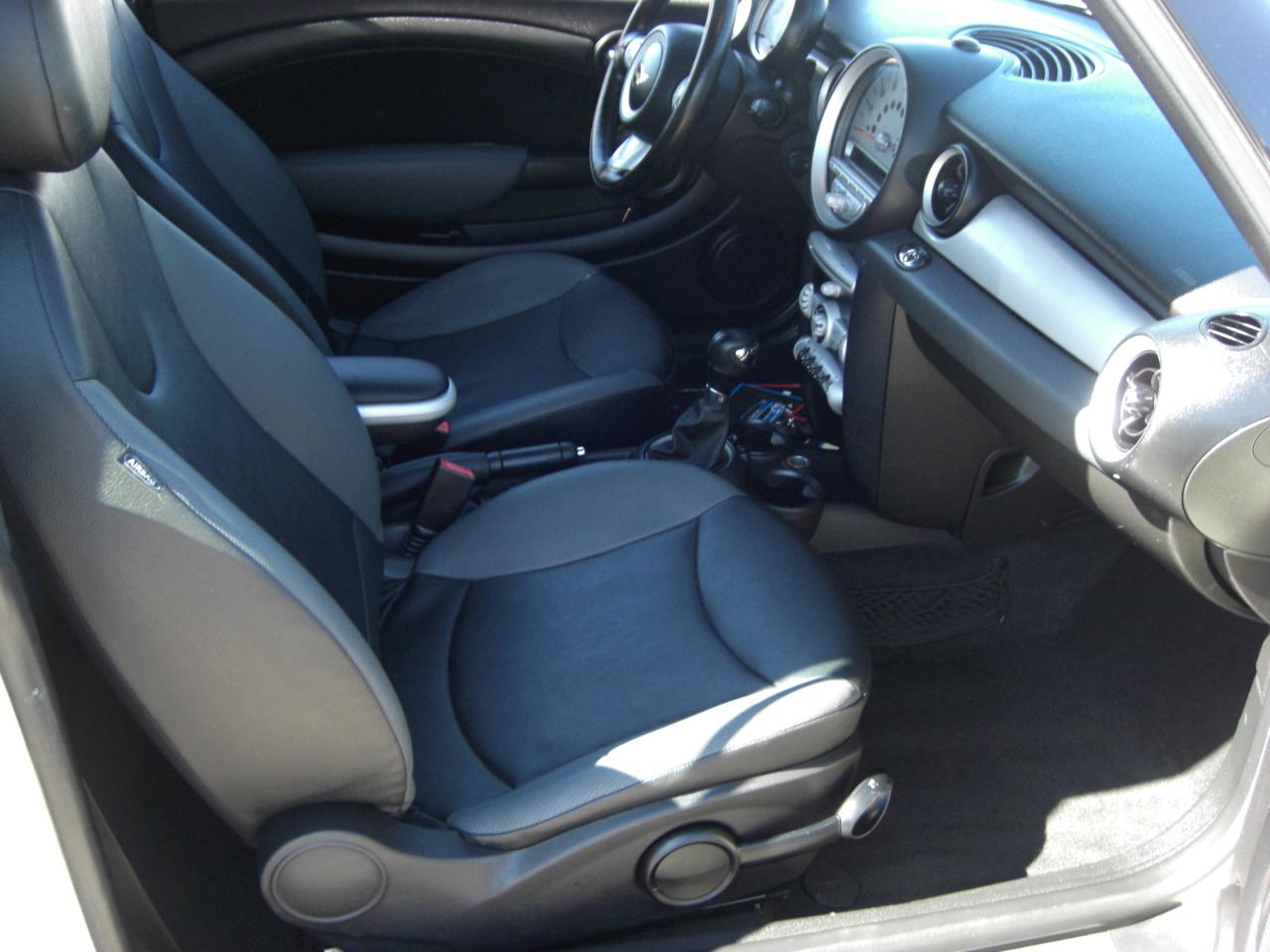 MINI Cooper Convertible 2dr 2010