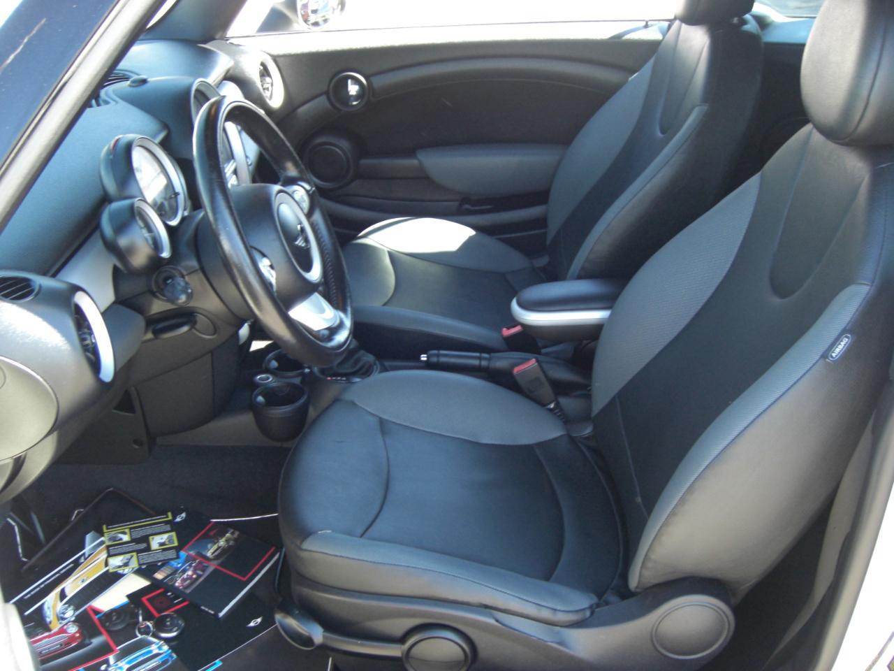 MINI Cooper Convertible 2dr 2010