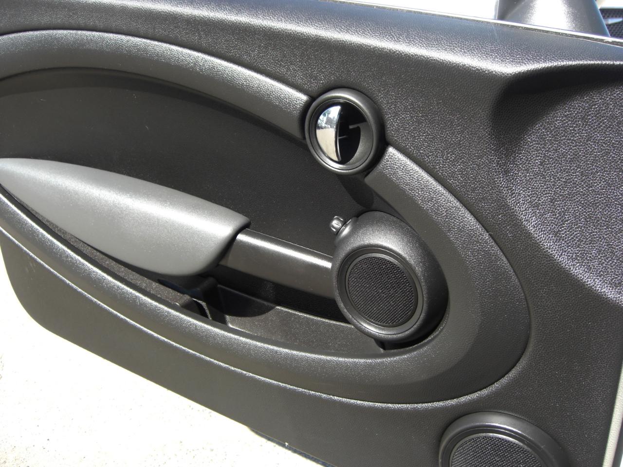 MINI Cooper Convertible 2dr 2010