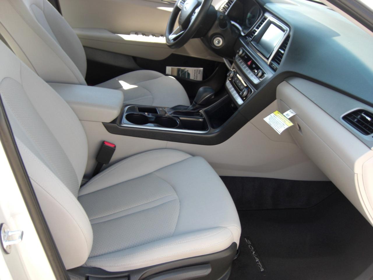 Hyundai Sonata SE 2.4L 2018