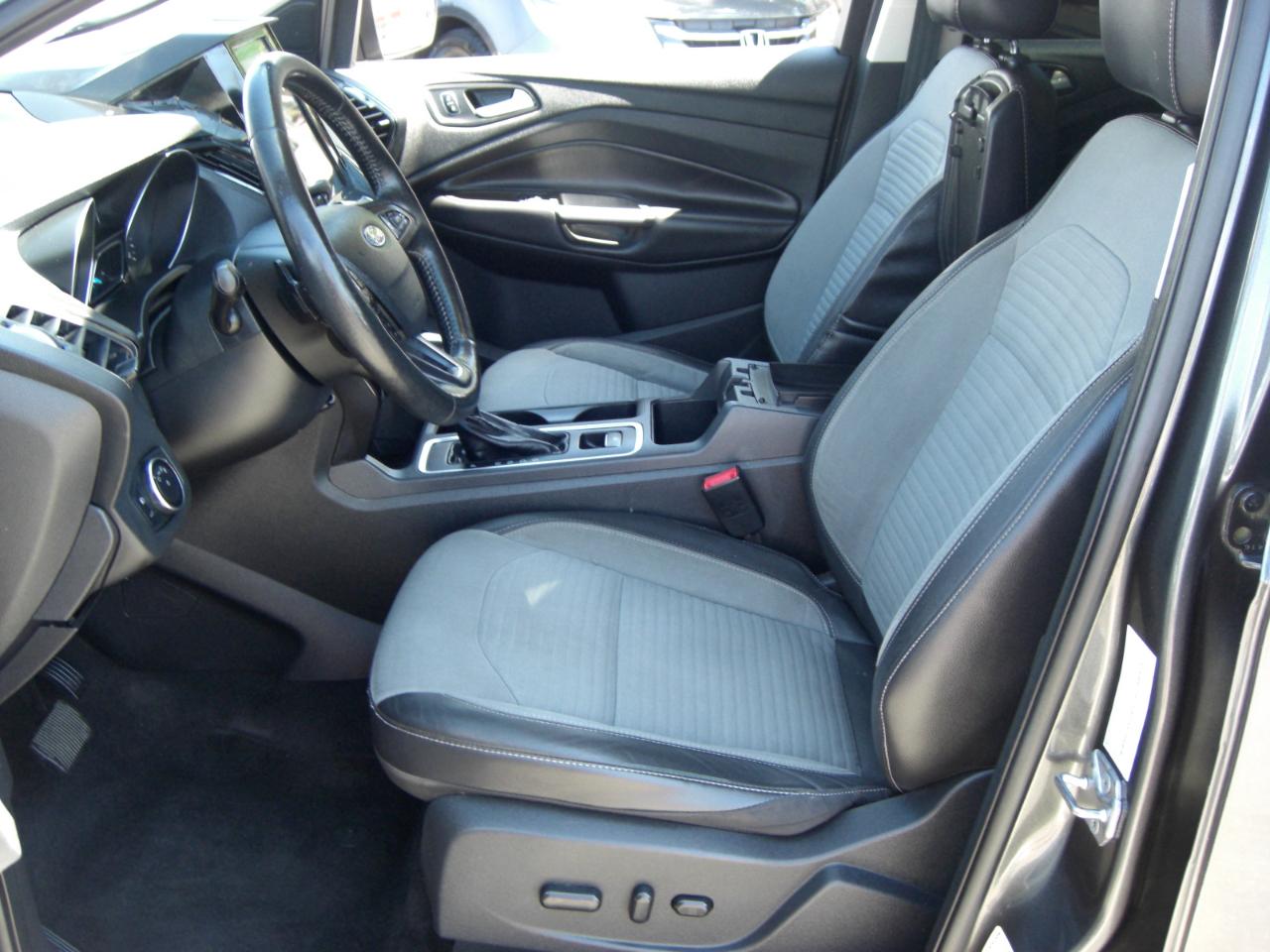 Ford Escape Titanium FWD 2017