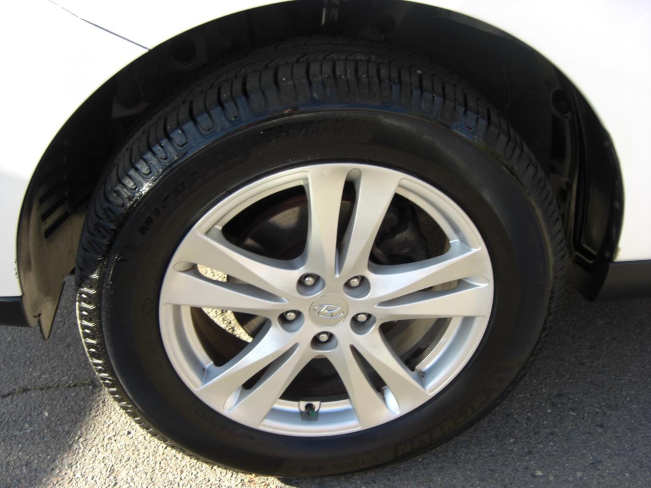 Hyundai Santa Fe FWD 4dr I4 Auto Limited 2011