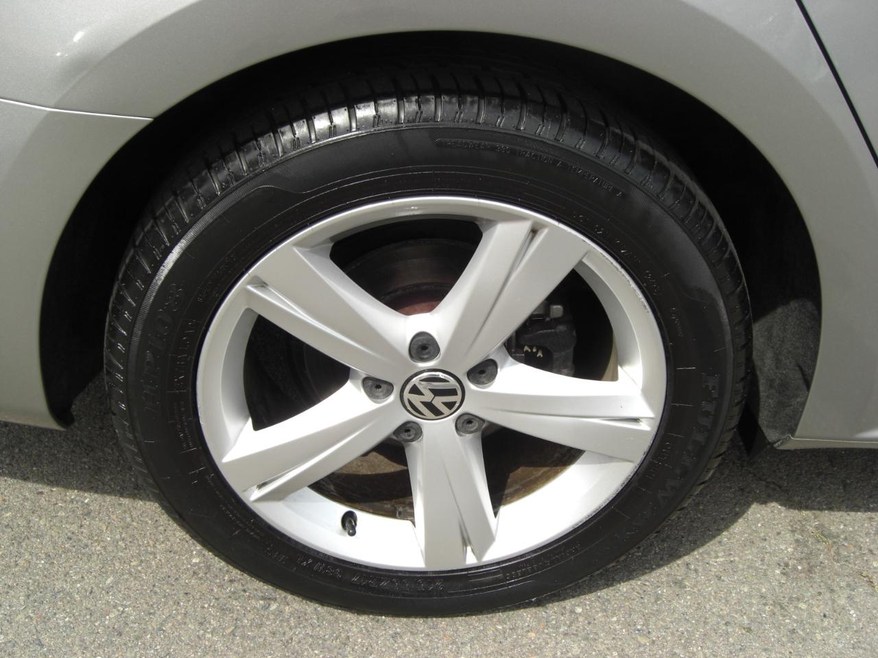 Volkswagen Passat 4dr Sdn 2.5L Auto SE PZEV 2012