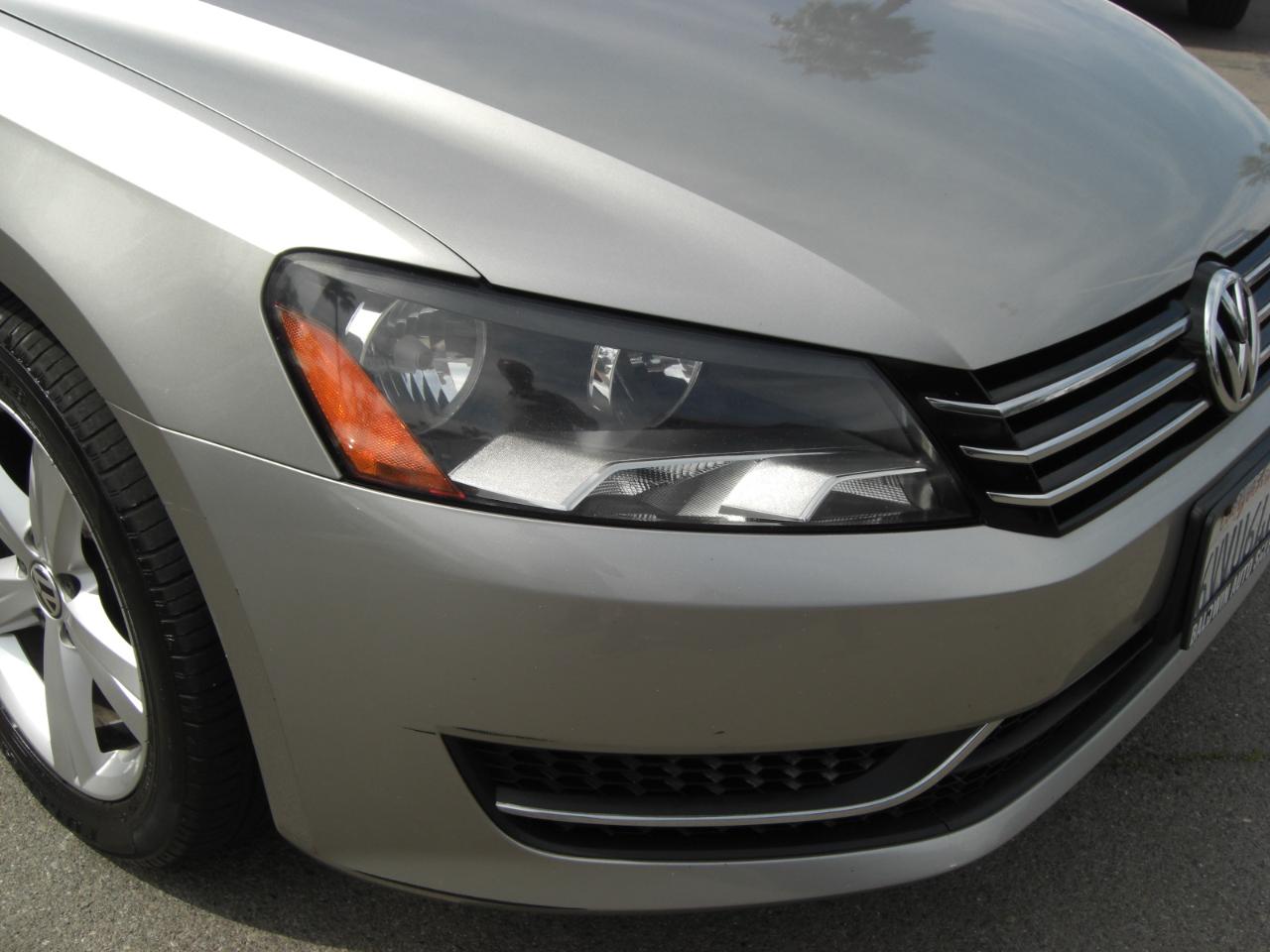 Volkswagen Passat 4dr Sdn 2.5L Auto SE PZEV 2012
