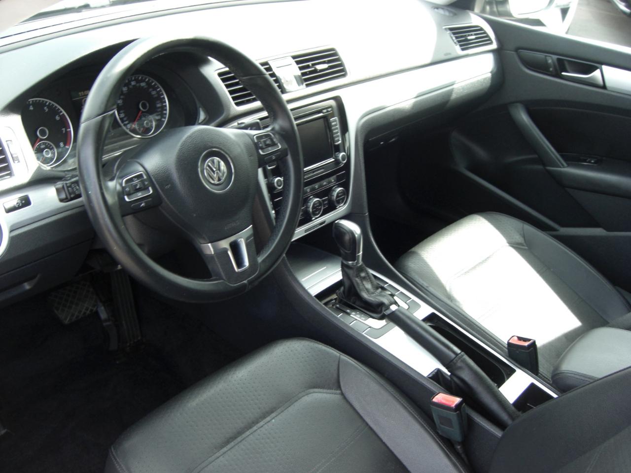 Volkswagen Passat 4dr Sdn 2.5L Auto SE PZEV 2012