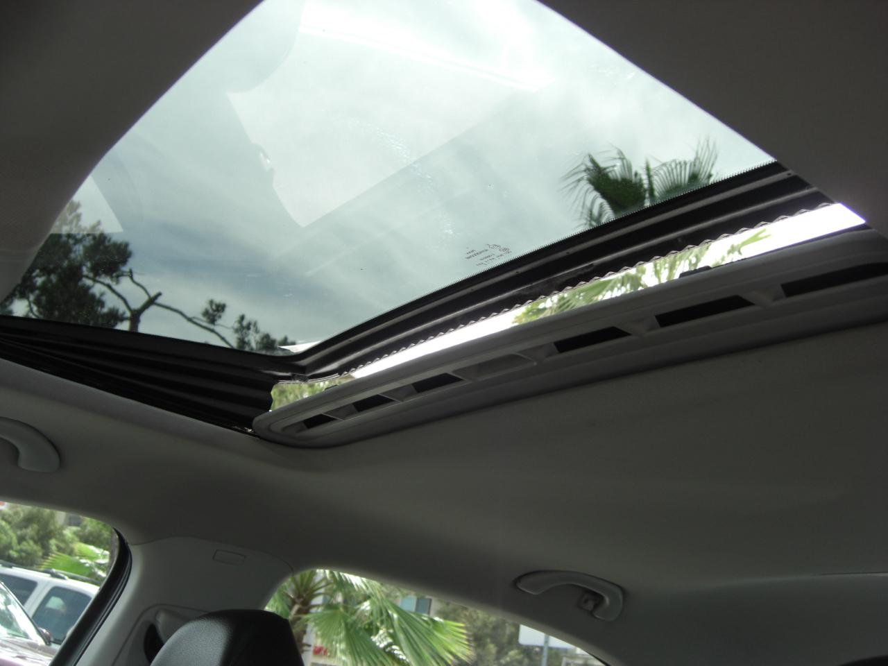 Volkswagen Passat 4dr Sdn 2.5L Auto SE PZEV 2012