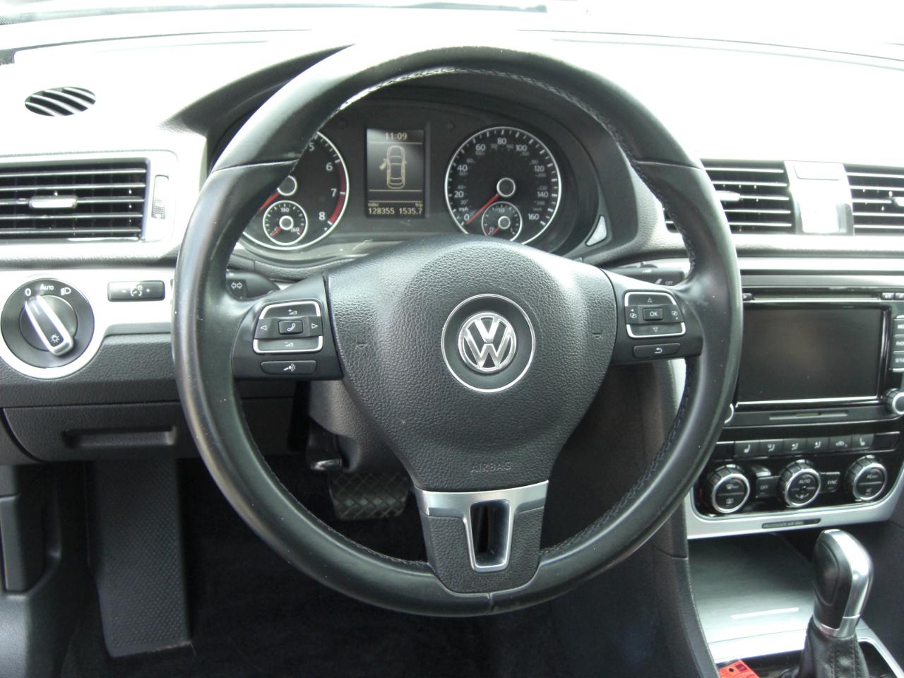 Volkswagen Passat 4dr Sdn 2.5L Auto SE PZEV 2012