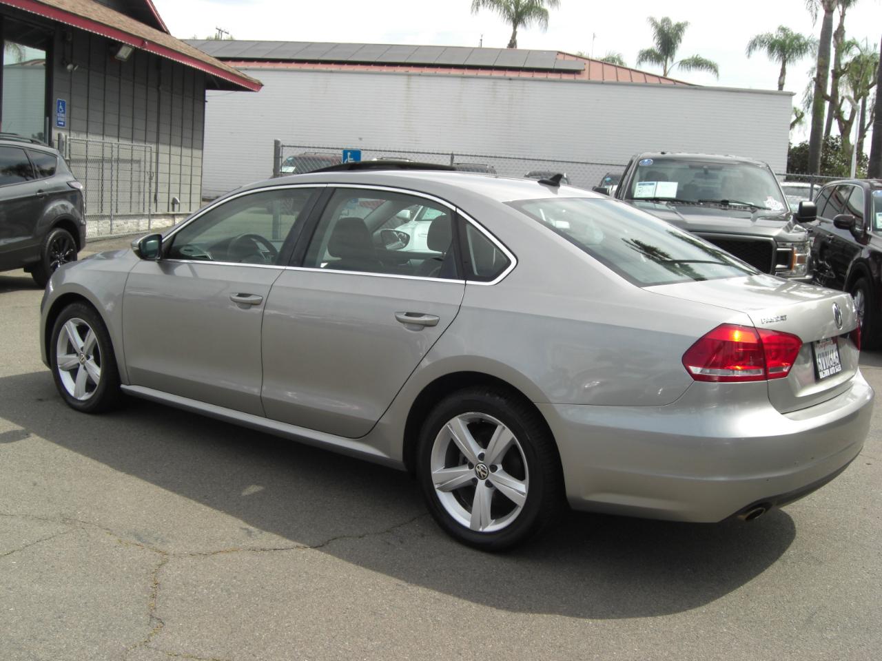 Volkswagen Passat 4dr Sdn 2.5L Auto SE PZEV 2012