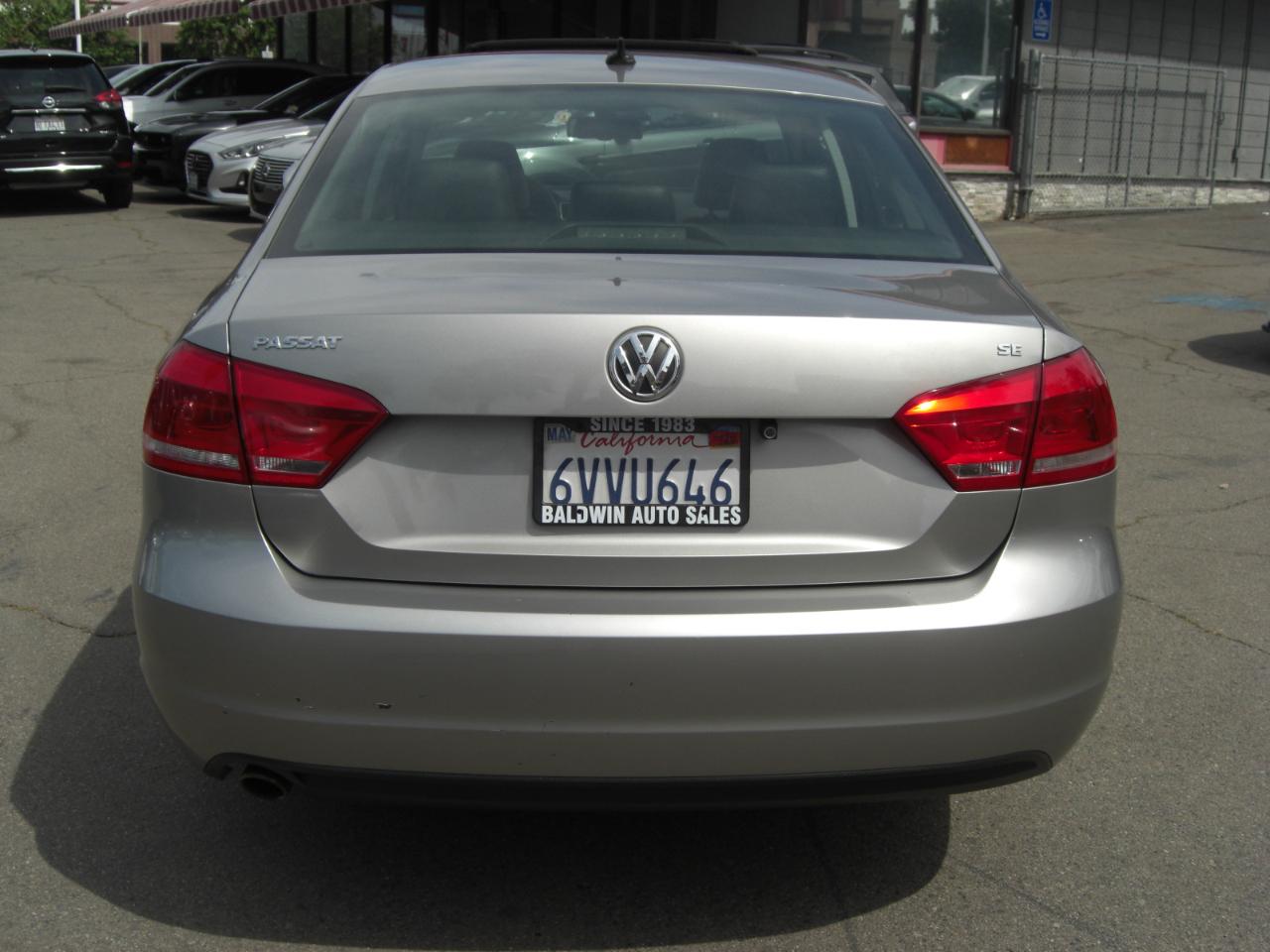 Volkswagen Passat 4dr Sdn 2.5L Auto SE PZEV 2012