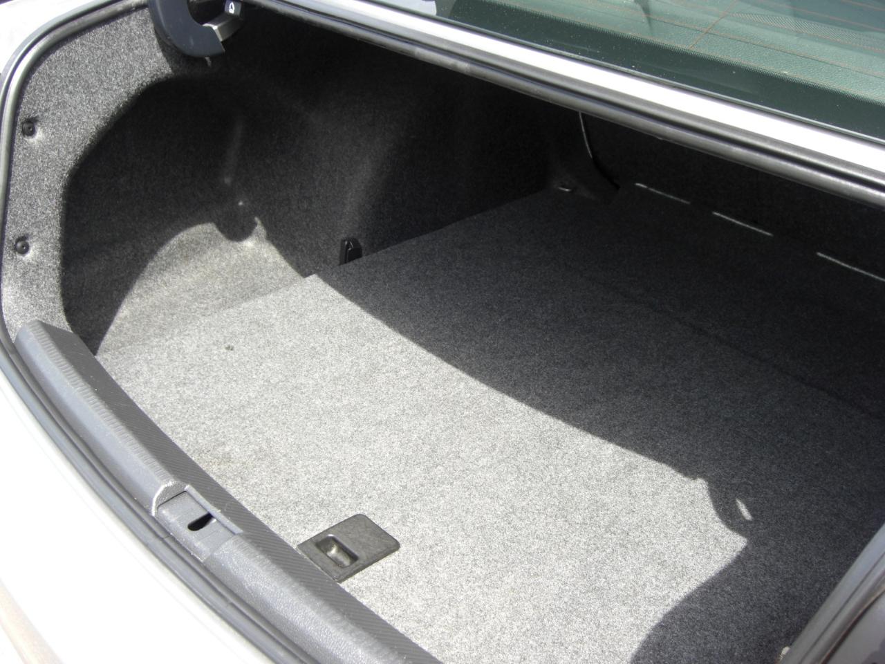 Volkswagen Passat 4dr Sdn 2.5L Auto SE PZEV 2012